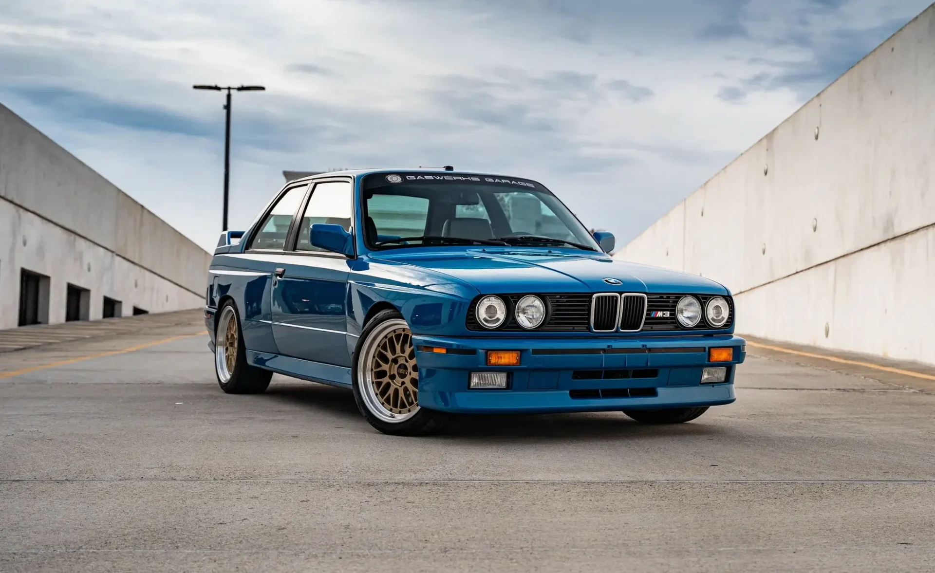 modified bmw e30 m3 blue front lip splitter