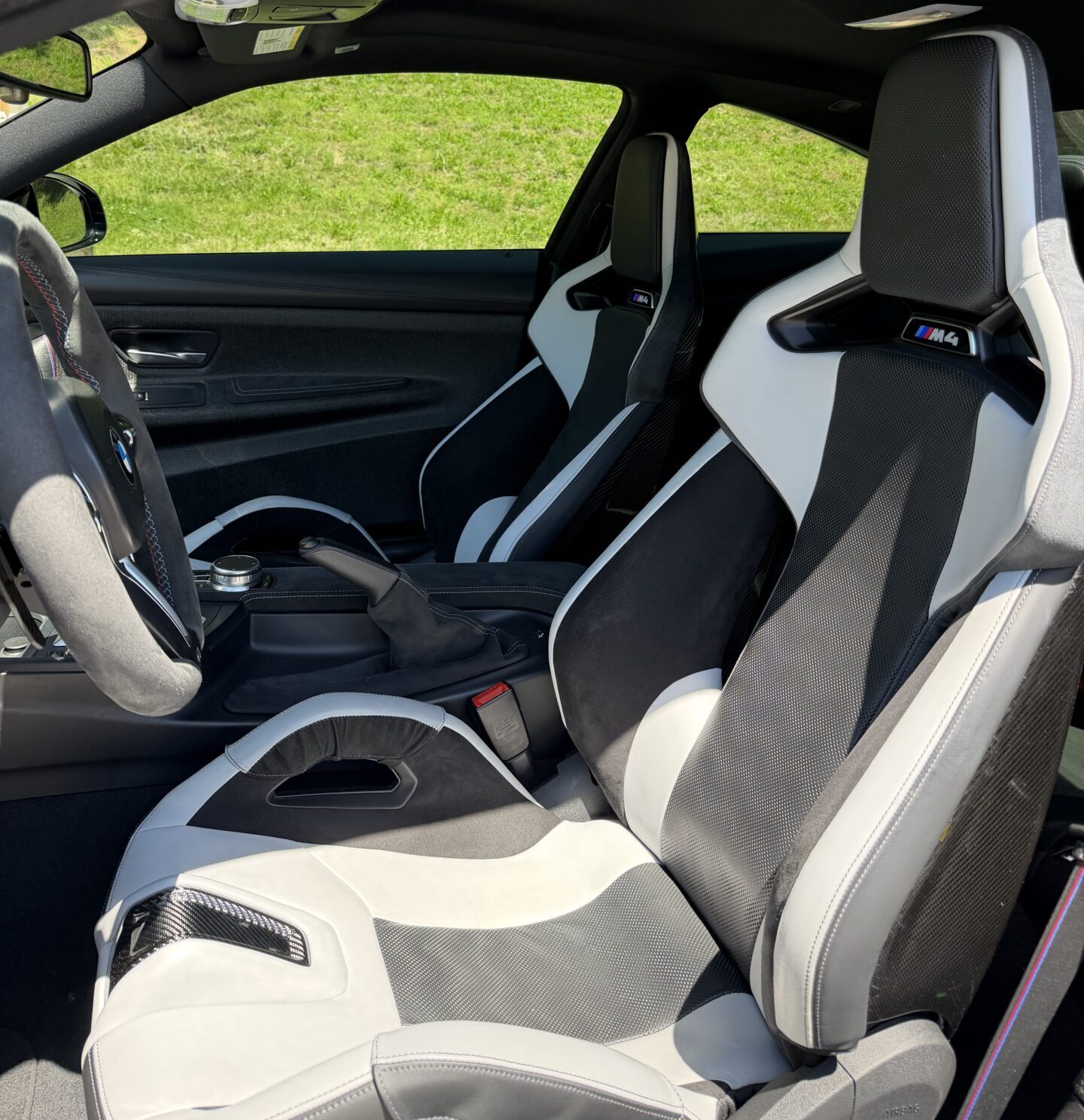 G82 M4 Carbon Fiber Buckets in an F82 M4? Yes, it works.