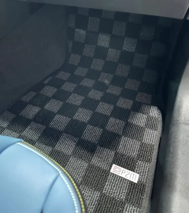 Checkered floor mats for BMW! Best discount available online.